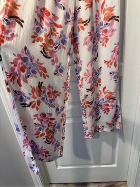 Z SUPPLY White Wide-Leg Pants with Pink, Purple & Orange Floral SZ Med/ Lg